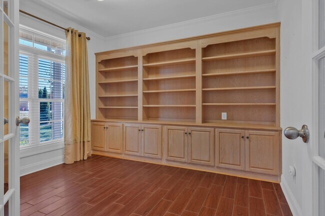 Building Photo - 614 Greene Dr