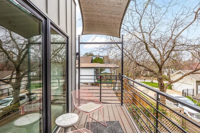 Building Photo - 1502 Waller St