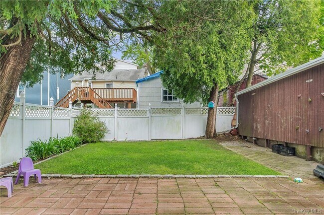 Building Photo - 520 River Ave