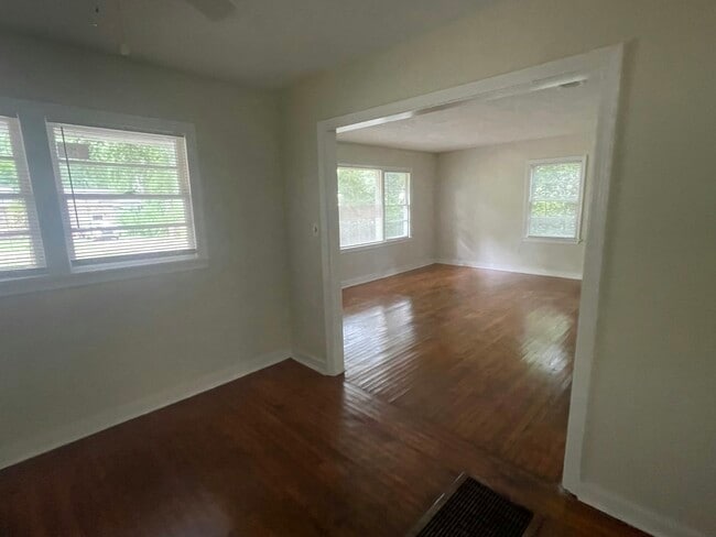 Building Photo - 756 Kensington Pl