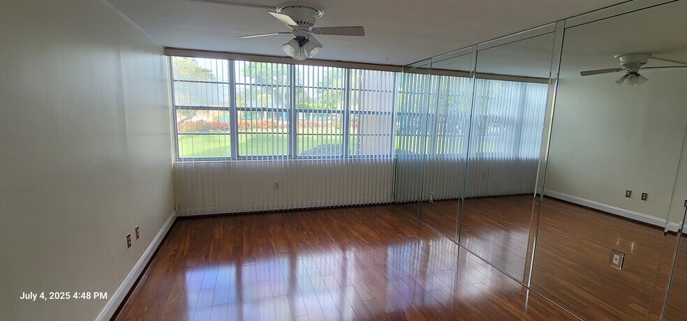 Building Photo - 1300 Saint Charles Pl