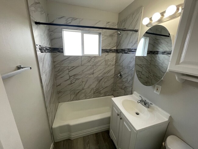 Building Photo - Great 3 Bed/1 Bath in Ogden