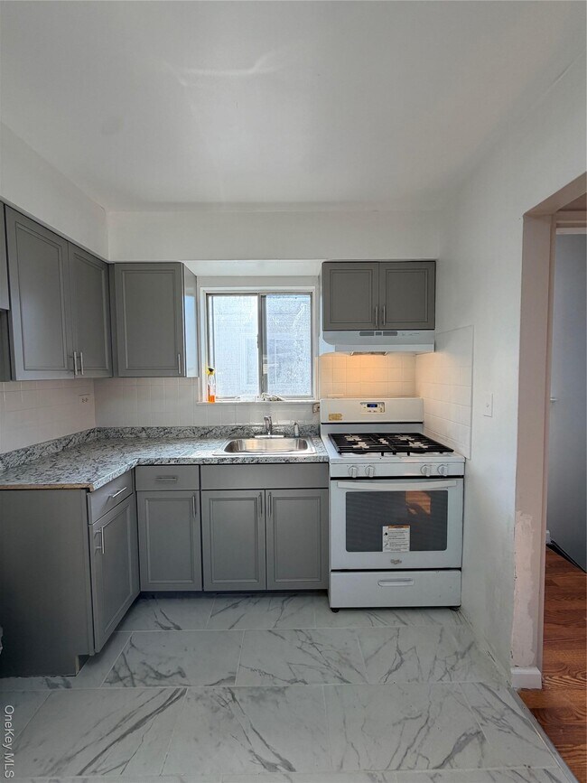 Building Photo - 153-16 110th Rd