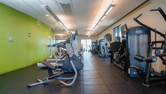 Building Photo - 1 Beach Dr SE