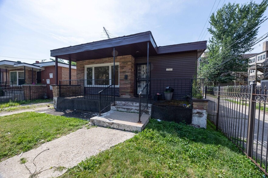 Primary Photo - 1749 E 71st Pl