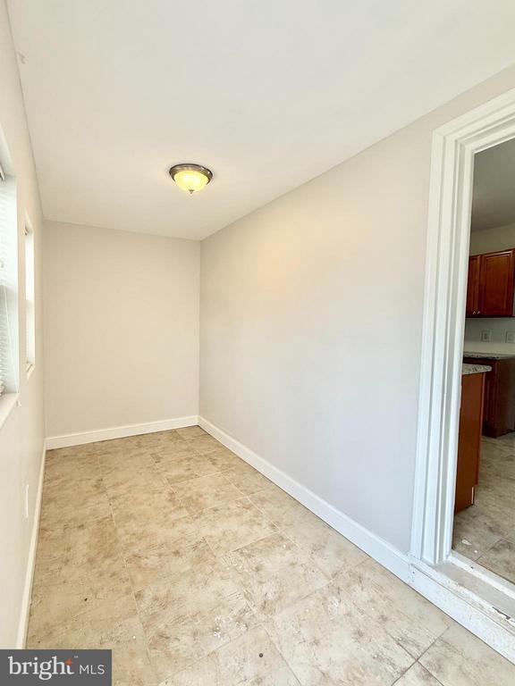 Building Photo - 1235 Maple St