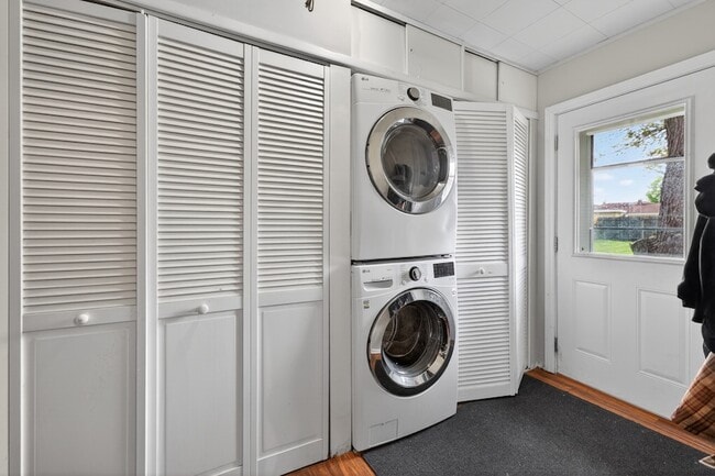 Building Photo - 33356 N Sears Blvd