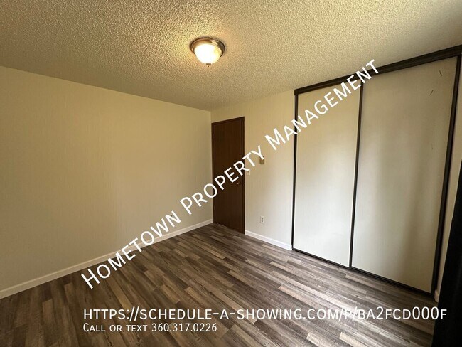 Building Photo - 2 Bedroom 2 Bath Duplex with Garage in Lac...