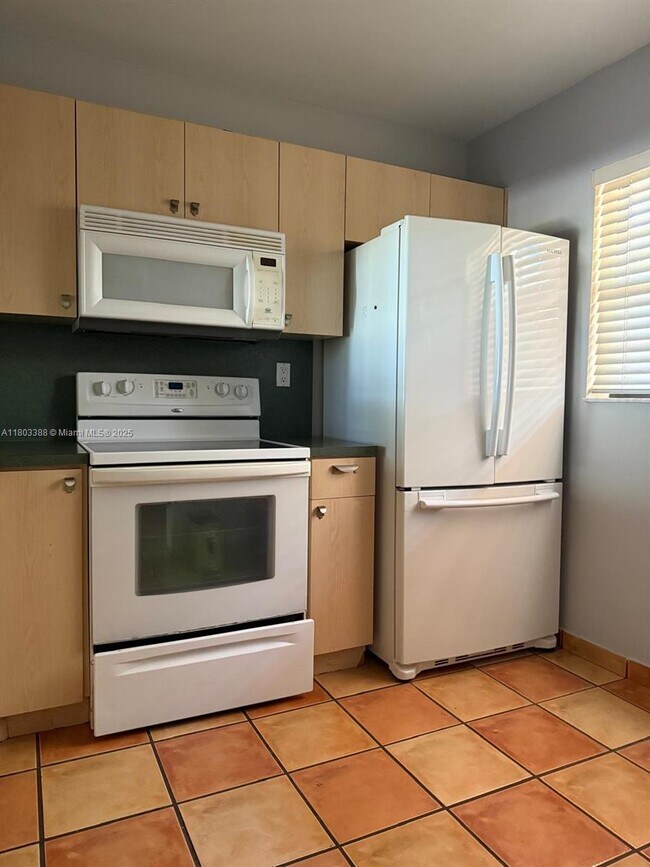 Building Photo - 10845 SW 112th Ave