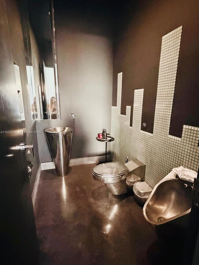 Building Photo - 21025 NE 38th Ave