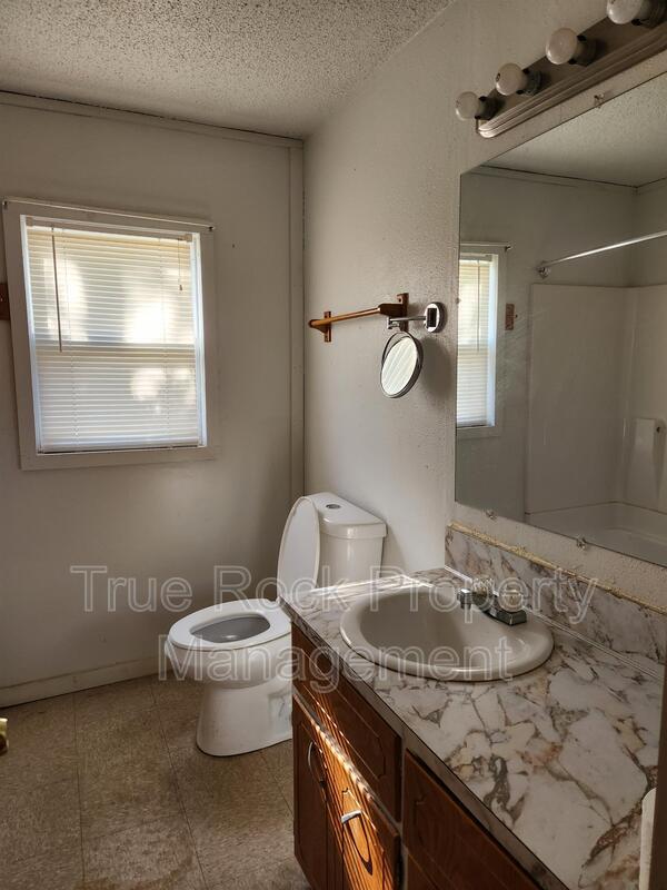 Building Photo - 311 S Cash