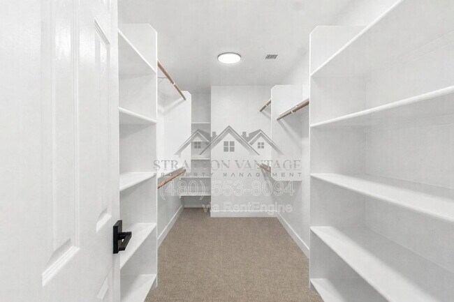 Building Photo - 1005 E Stirrup Ln