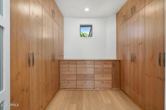 Building Photo - 7471 E Sunnyvale Dr