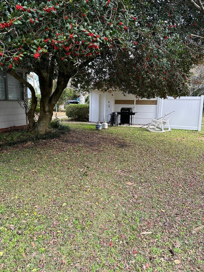 Building Photo - 1601 S 41st St