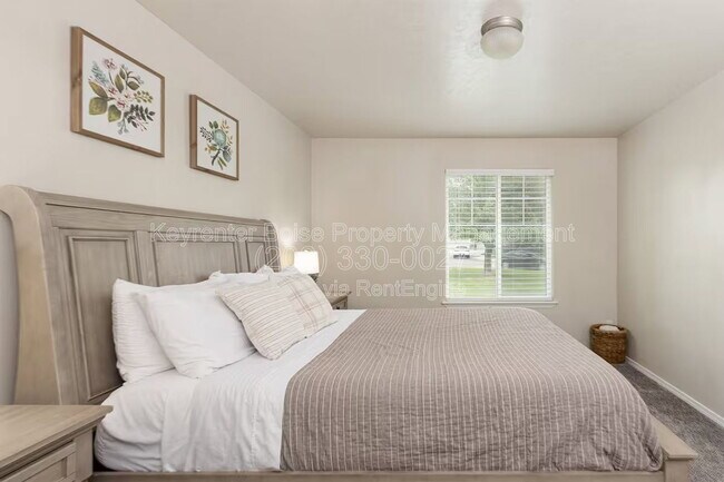 Building Photo - 879 N Traquair Pl