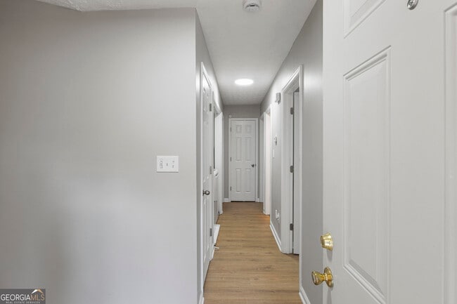 Building Photo - 5452 Glen Haven Dr