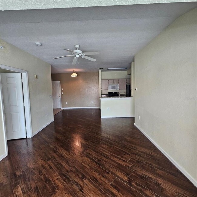 Building Photo - 5483 Vineland Rd