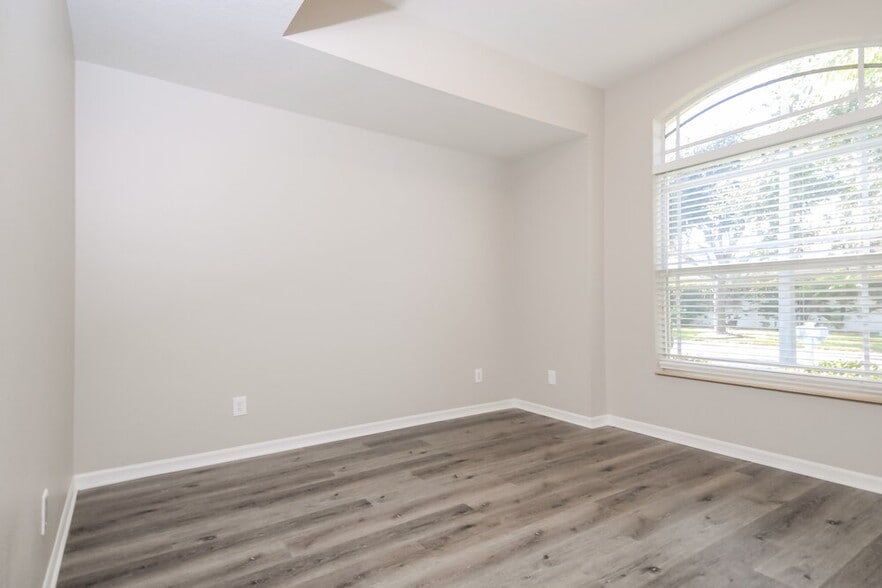 Building Photo - 1104 Barclay Wood Dr