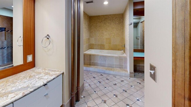 Building Photo - 1635 Washington Ave