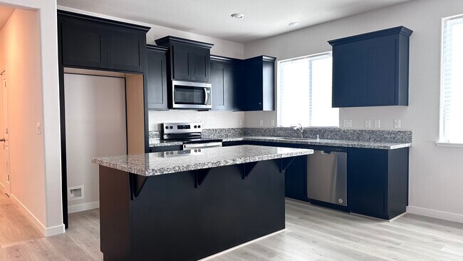 Building Photo - 8024 Pasadena Dr