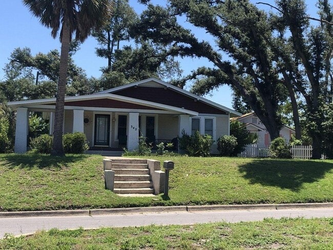 Primary Photo - 342 N Cove Blvd