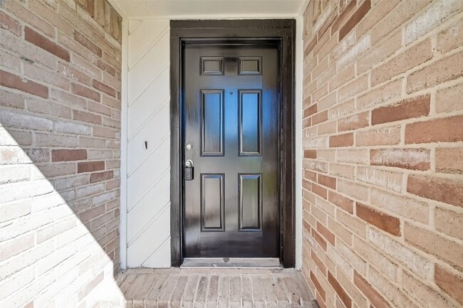 Building Photo - 10603 Highland Woods Dr