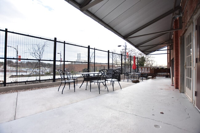 Building Photo - Stunning  2 Bedroom Loft @ Piedmont Leaf Lofts in Innovation Quarter!