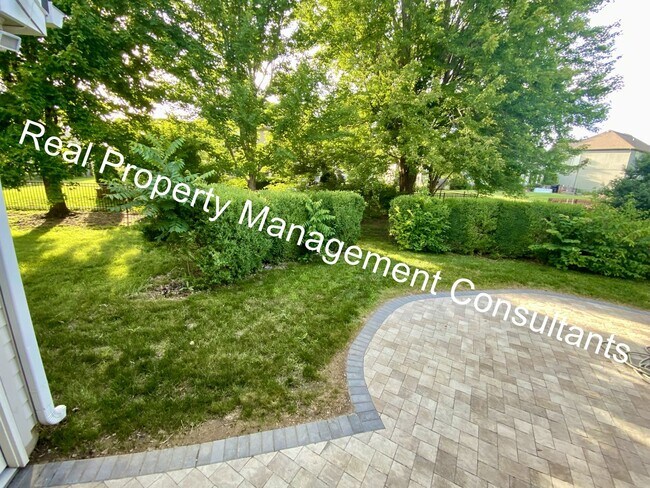 Building Photo - $1000 Move In Incentive on Lake Winnebago 3 Bedroom Home