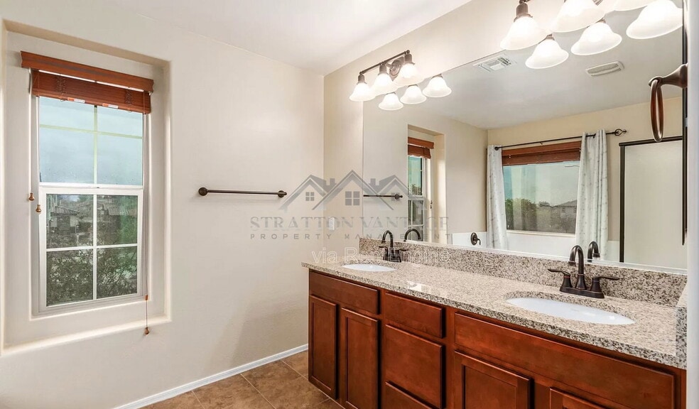 Building Photo - 2873 E Binner Dr