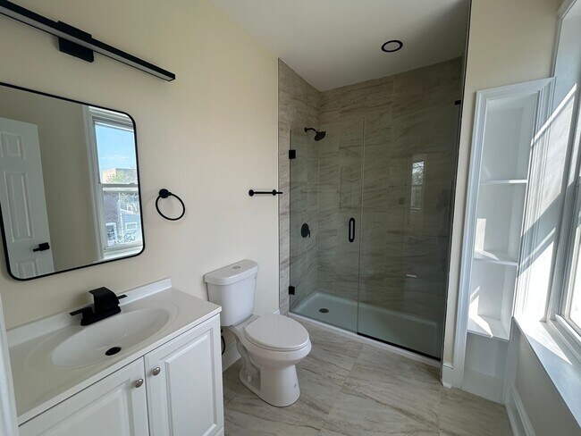 Building Photo - 423 Righter St