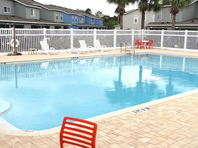 Building Photo - 3b / 2.5 bath  townhome in gated community
