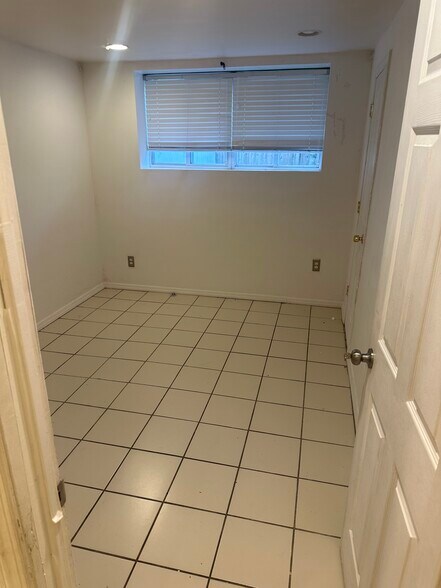 Building Photo - 17 Patricia Rd