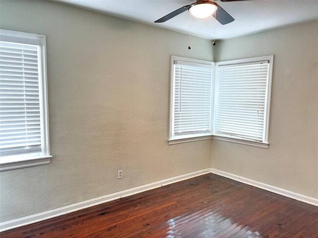 Building Photo - 1650 Crestwood Dr