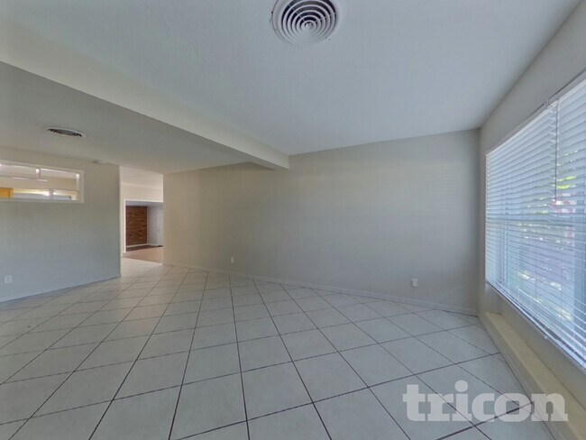 Building Photo - 2761 59th Ave N