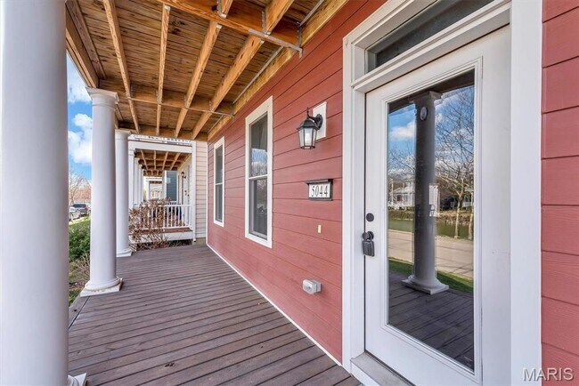 Building Photo - 5044 Arpent St