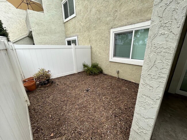 Building Photo - 1 Bedroom 1 Bathroom Condo in Carlsbad!