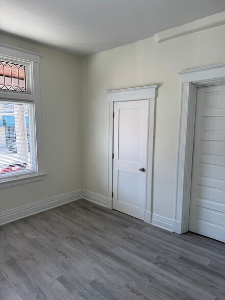 Building Photo - 1564 Chase Ave