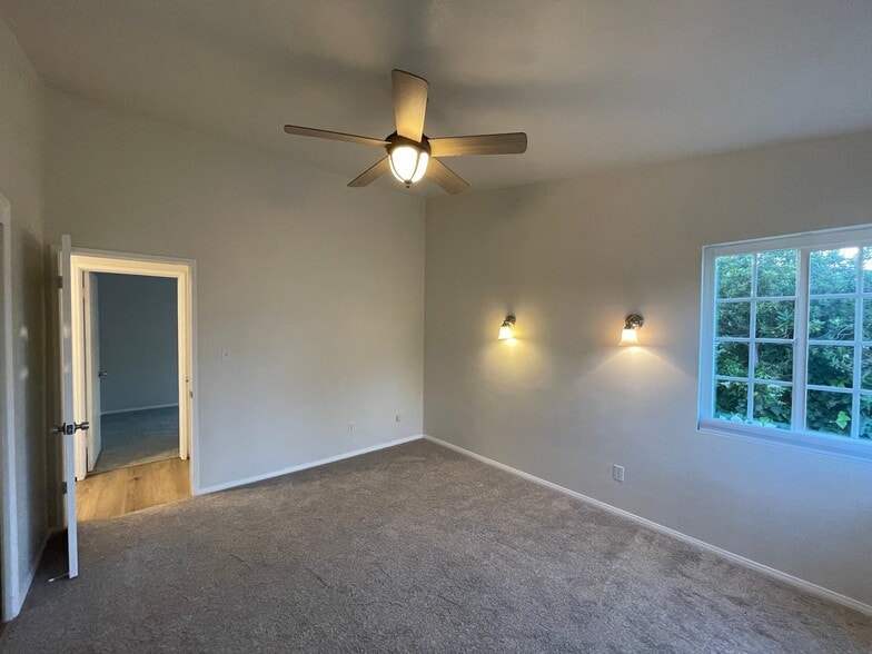 Building Photo - 3874 Palo Dr