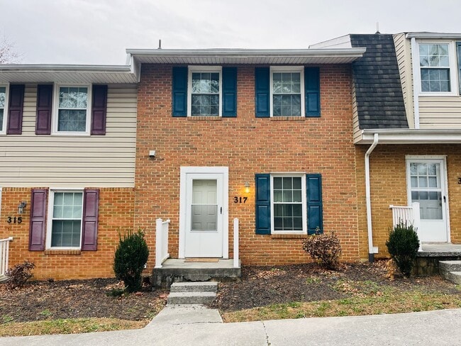 Primary Photo - 2 Bedroom, 1.5 Bath Townhouse