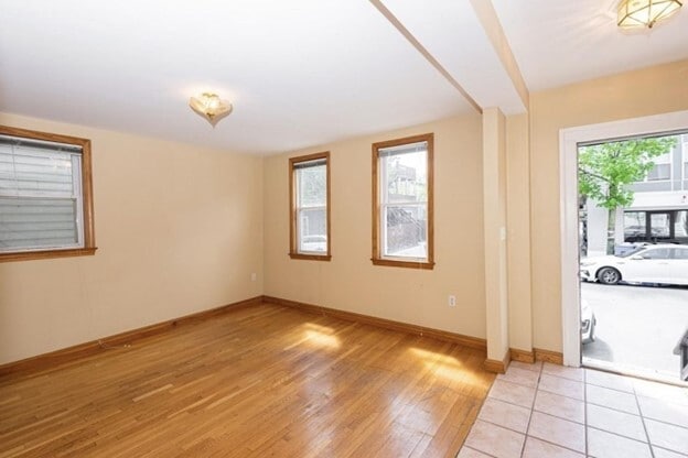 Building Photo - 548 E 3rd St