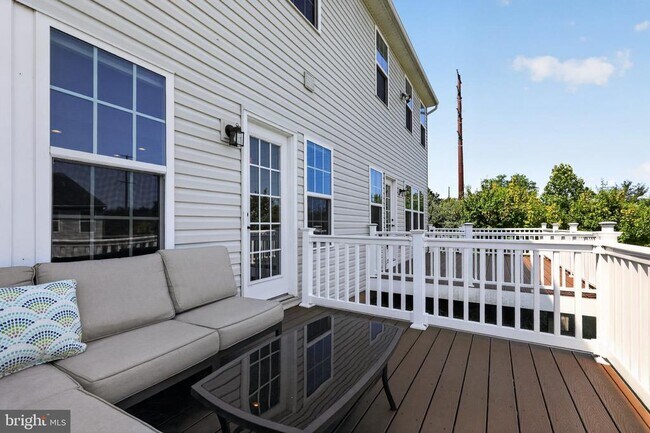 Building Photo - 1551 Emily Ct
