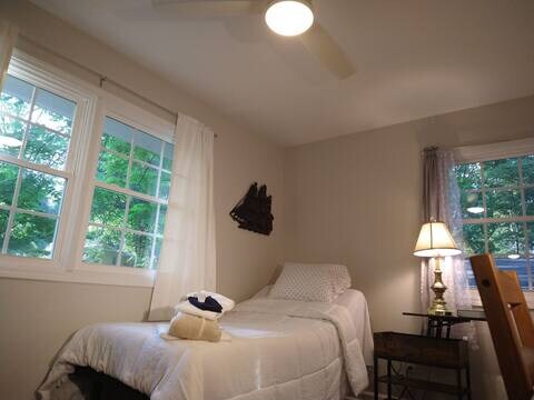 Building Photo - Room in House on Foxcroft Dr