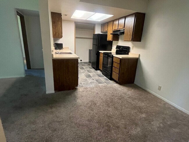 Building Photo - 2 Bedroom and 2 Bathroom South Reno