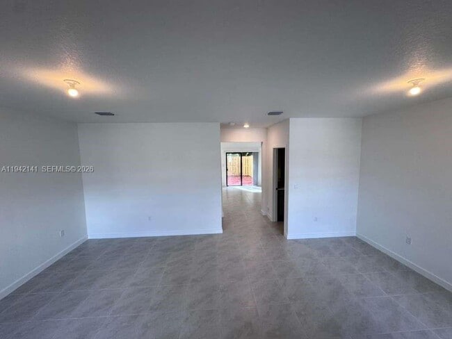 Building Photo - 1549 NE 3rd Ave