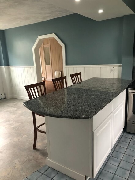 Kitchen with island and large dining area - 89 Congress St