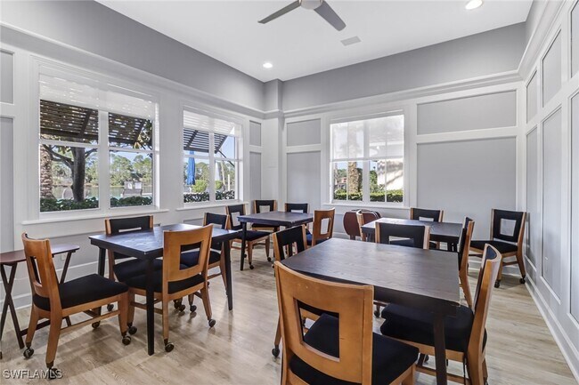 Building Photo - 1664 Tarpon Bay Dr S