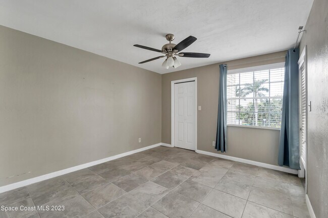 Building Photo - 1801 Island Club Dr