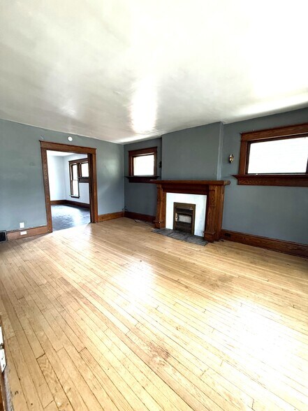 Building Photo - 1248 W 10th St