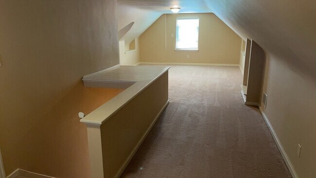 Building Photo - 2400 Hillview Ave