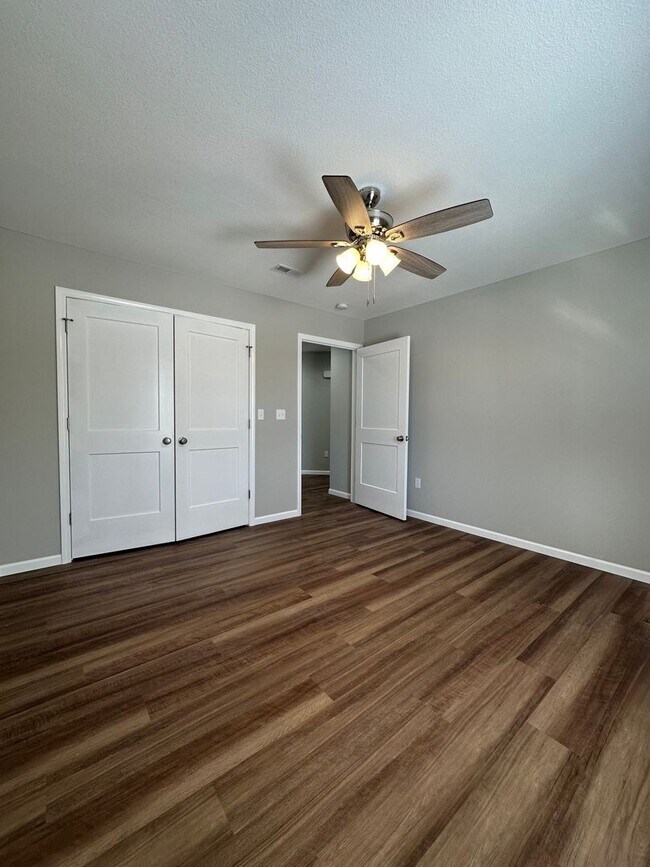 Building Photo - 1121-MF4-E